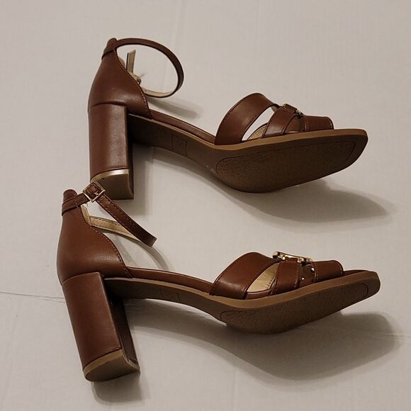 BRAND NEW JONE NEW YORK BLOCK HEEL ADJUSTABLE ANKLE BUCKET STRAP SANDAL G1 - Picture 16 of 16